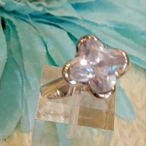 .925 CZ flower shaped ring 💍😍